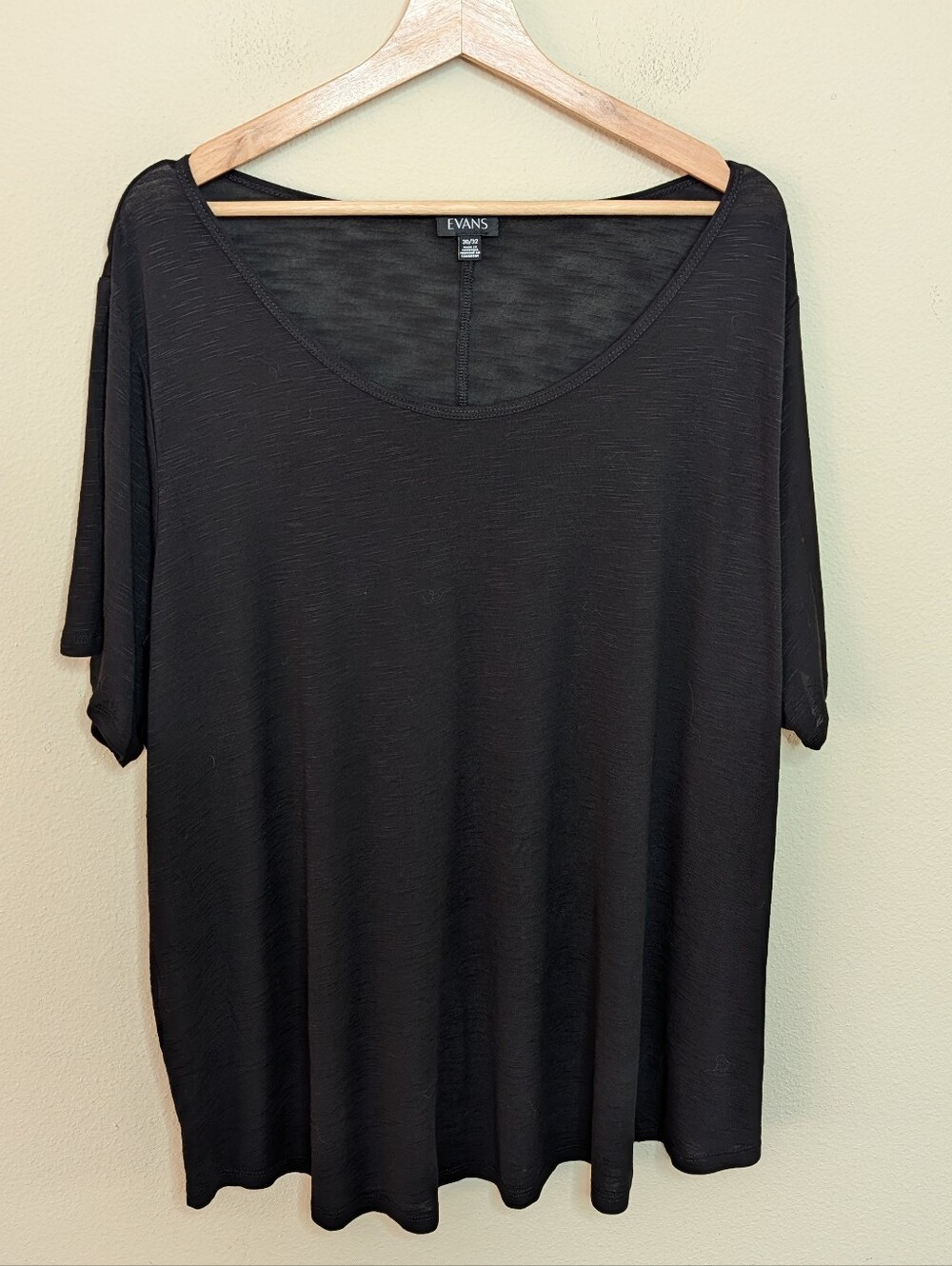 Evans Black Scoop Neck Tee Size 30/32
